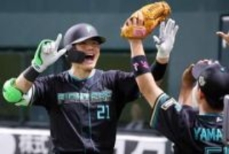 清宮幸太郎、125mの豪快2号…美しすぎる弾道に敵地騒然　万波と早くも2度目のアベック弾