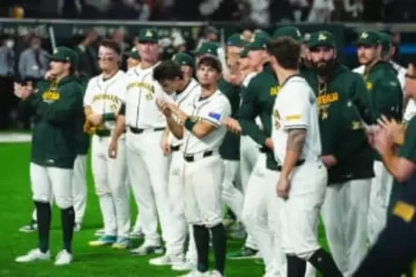 涙の豪州代表、1次R敗退もベンチ出て挨拶　観客に感謝…韓国ファンからも拍手