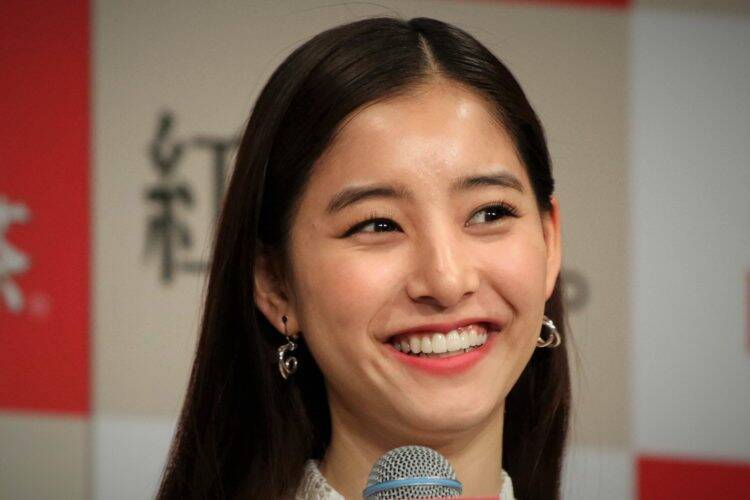 顔相鑑定 新木優子は究極のモテ唇で女子人気も高い顔 メイクにも秘密が 19年11月12日 エキサイトニュース