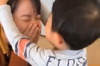 戸田恵梨香、息子との動画に反響　「癒された」「寂しい…」