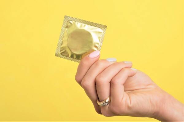 コンドームって普段から持ち歩く カップルのリアルな性事情 22年1月29日 エキサイトニュース