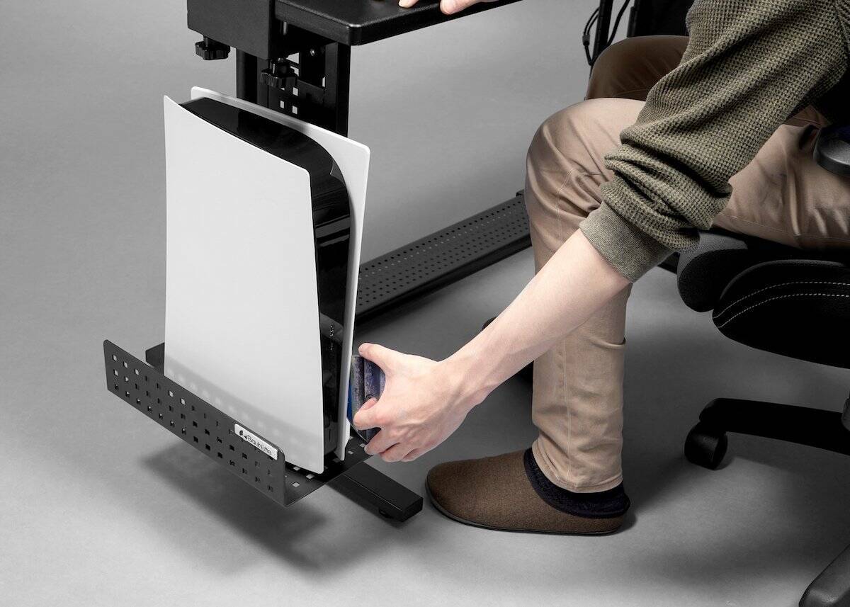 置き場所に困る大型ゲーム機をデスク下に！Bauhutteから「UNDER DESK GAMING RACK」が登場！