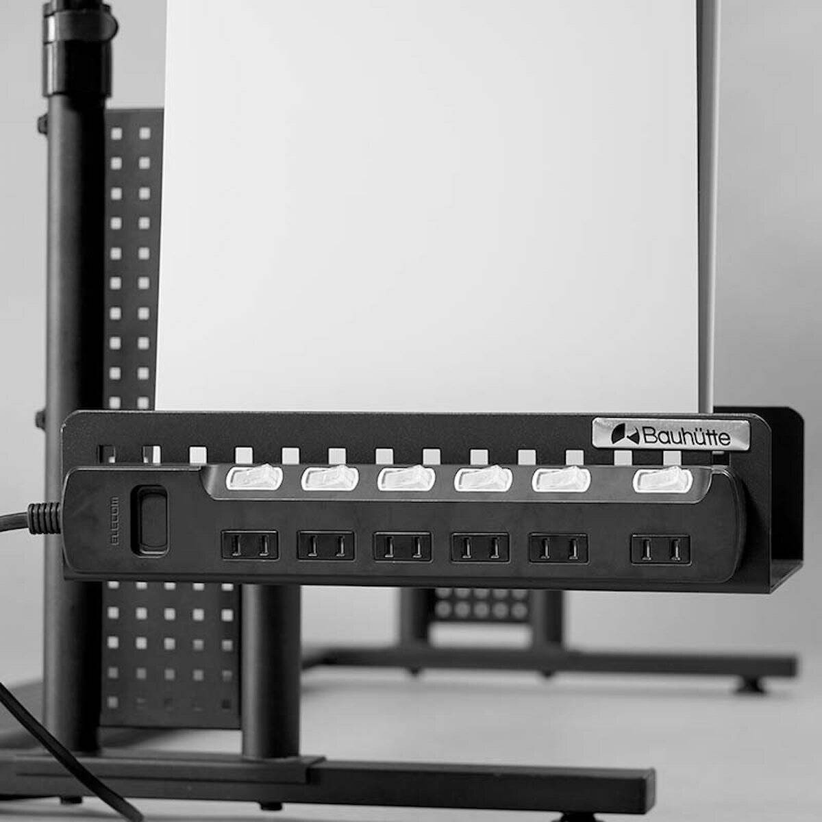 置き場所に困る大型ゲーム機をデスク下に！Bauhutteから「UNDER DESK GAMING RACK」が登場！