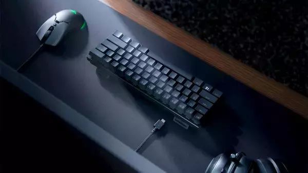 Razerがファンクションキー、テンキーレスで60%小型のゲーミングキーボード「Razer Huntsman Mini」発表