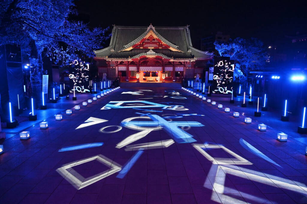 ゲーミング神社？！PlayStation 5発売を記念して神田明神が6時間限定でライトアップ