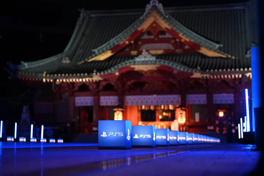 ゲーミング神社？！PlayStation 5発売を記念して神田明神が6時間限定でライトアップ