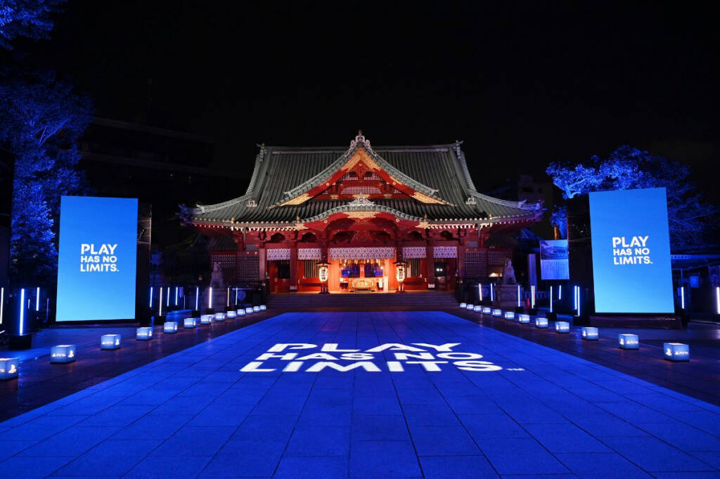 ゲーミング神社？！PlayStation 5発売を記念して神田明神が6時間限定でライトアップ