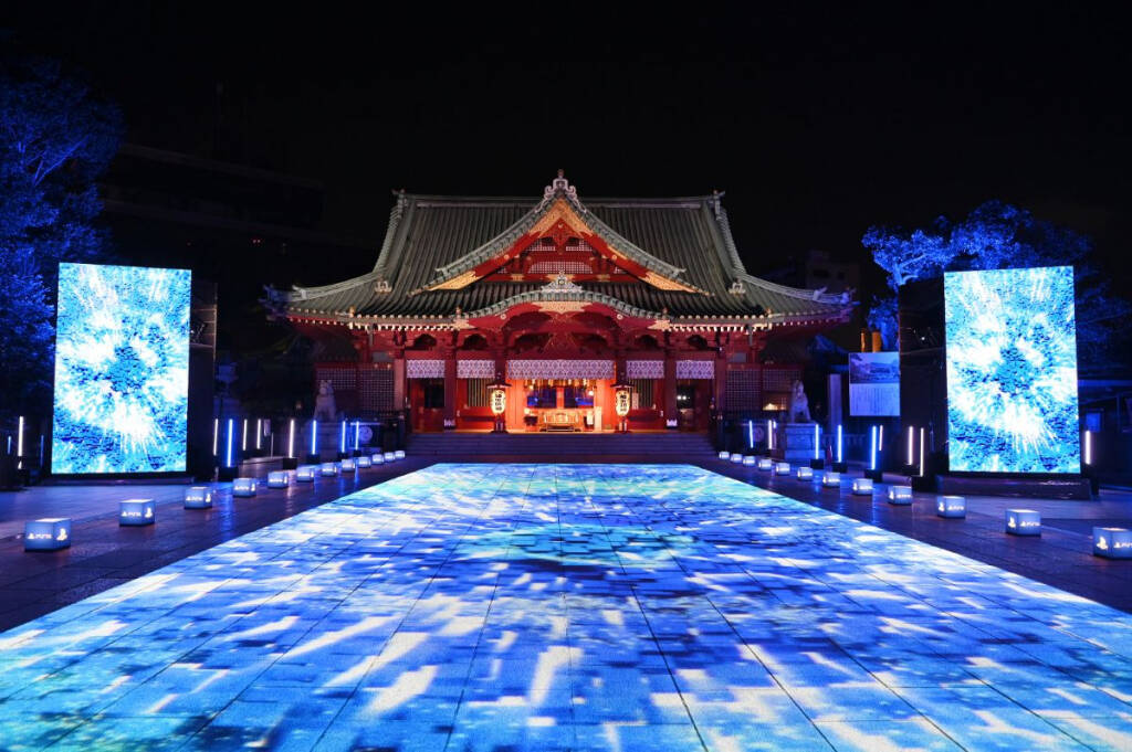 ゲーミング神社？！PlayStation 5発売を記念して神田明神が6時間限定でライトアップ
