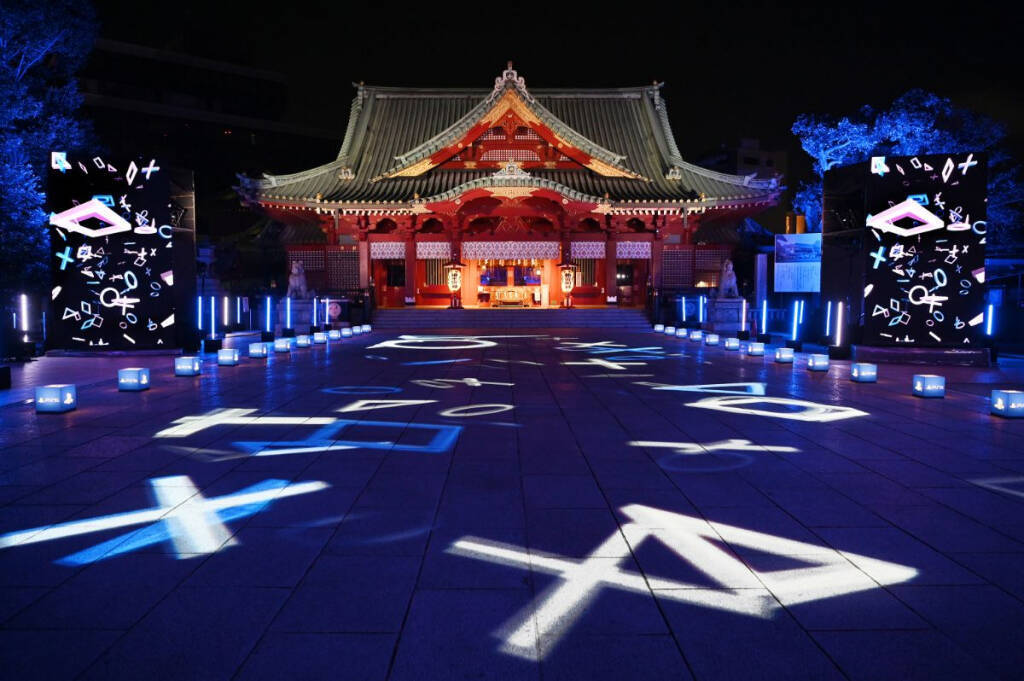 ゲーミング神社？！PlayStation 5発売を記念して神田明神が6時間限定でライトアップ