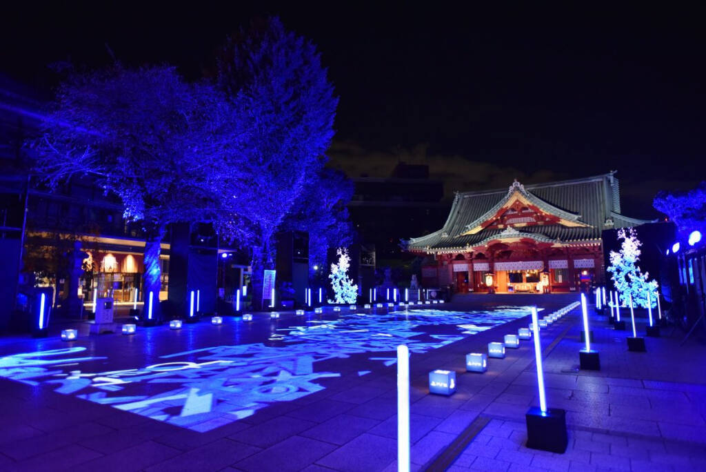 ゲーミング神社？！PlayStation 5発売を記念して神田明神が6時間限定でライトアップ