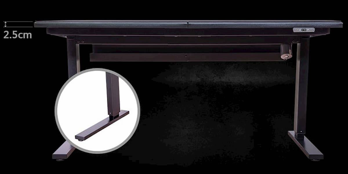 もちろん光る！電動昇降式のゲーミングデスク Thermaltake「TOUGHDESK 300 Gaming Desk」発売！