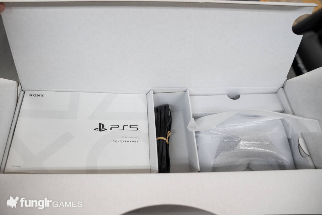 遂にPS5をゲット！次世代ゲーム機「PlayStation 5」を開封！未来感のあるデザイン、きめ細かいディテールに感動…！