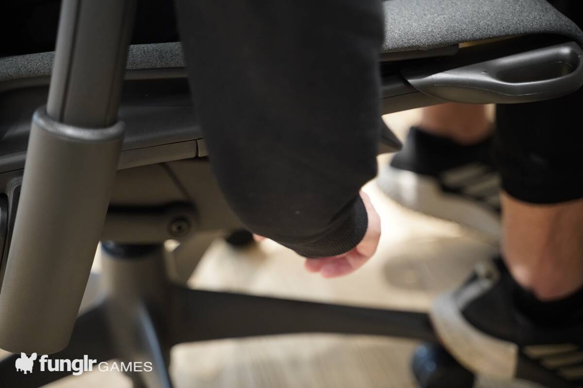 オープンしたての「ハーマンミラーストア青山」で話題のゲーミングチェアを体験！