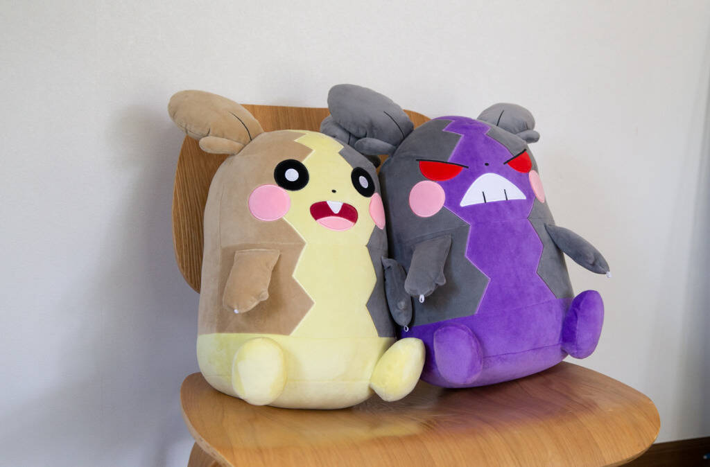 プレミアムバンダイに、にめんポケモン「モルペコ」のPCクッションが登場！なんと“まんぷくもよう”と“はらぺこもよう”の2種類で1セット！