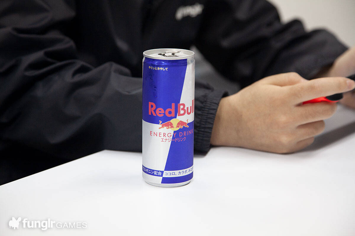 今度の牛は紫 話題の期間限定新商品 Red Bull パープルエディション で紫紺の翼を授かってみた 21年6月12日 エキサイトニュース 今度の牛は紫 話題の期間限定新商品 Red Bull パープルエディション で紫紺の翼を授かってみた 21年6月12日 エキサイトニュース