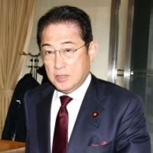 岸田元首相が異例のバラエティー番組出演 “増税メガネ”ネタで大ハシャギのウラに潜む焦りと執念