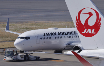 JAL機が42分遅延…50代チーフCAが前夜深酒した理由と航空業界がゆえの「権威勾配」