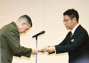 沖縄米兵強盗殺人事件に古謝県知事がヘラヘラ会見で大炎上！ 官邸前では抗議デモ広がる