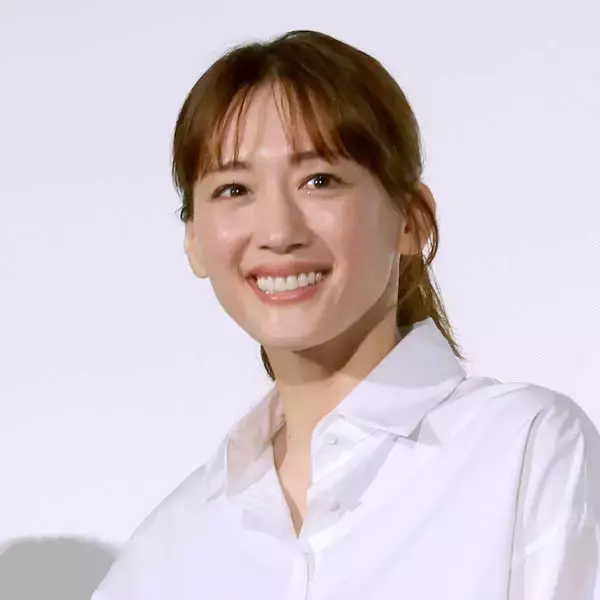 綾瀬はるか"正念場"で主演映画「人はなぜラブレターを書くのか」にアクセル全開 成功の先に待つジェシーとの結婚