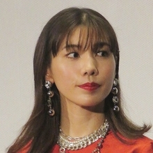 仲里依紗「Tokyo middle 30」“35歳のリアル”描くはずが…視聴率低調、“時代考証”にも違和感の声