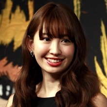 小嶋陽菜は自社ブランドの完全子会社化で大株主 同時に板野友美がアップ→即消しした“意味深”ポエムと元AKB48内格差