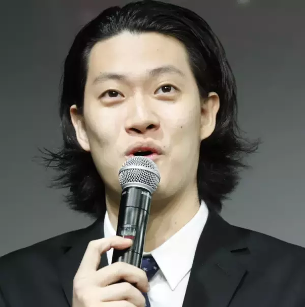 粗品「噛みつき」エスカレートを先輩芸人が心配も…推定年収1億円超の売れっ子ぶりと業界高評価のワケ