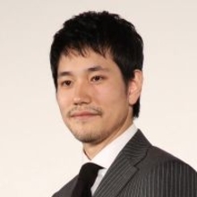 “カメレオン俳優”松山ケンイチに期待するのは昭和天皇役 「時すでにおスシ!?」でも“クセ強”役を好演
