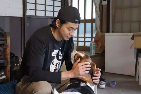 「俳優・東出昌大の“脱石油”生活に密着（後編）狩猟、時々農耕…石油依存から“脱却”するコツとは」の画像