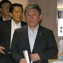 茂木幹事長「自民党総裁は3年」発言の超テキトー 政調会長時代は「2期6年」→「3期9年」推し