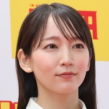 《痩せすぎ？》吉岡里帆に心配の声…NHK大河「豊臣兄弟！」初登場の裏でささやかれる“過労”不安