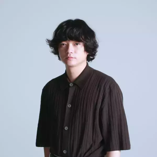 「染谷将太 芸歴25年でたどり着いた仕事への向き合い方「冷静さを保ちたい時に、『ゼロでいよう』という心構えでいます」」の画像