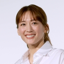 綾瀬はるか“持ってる女優”か“失速”か…たとえ是枝作品でカンヌ受賞逃しても「興収45億円」期待の背景