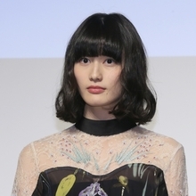 沈黙貫く橋本愛vs佐藤二朗「週刊新潮」で反論の泥沼化…SNS連投で"自滅"を心配する声も