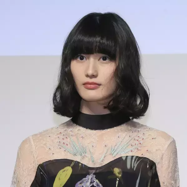 沈黙貫く橋本愛vs佐藤二朗「週刊新潮」で反論の泥沼化…SNS連投で"自滅"を心配する声も