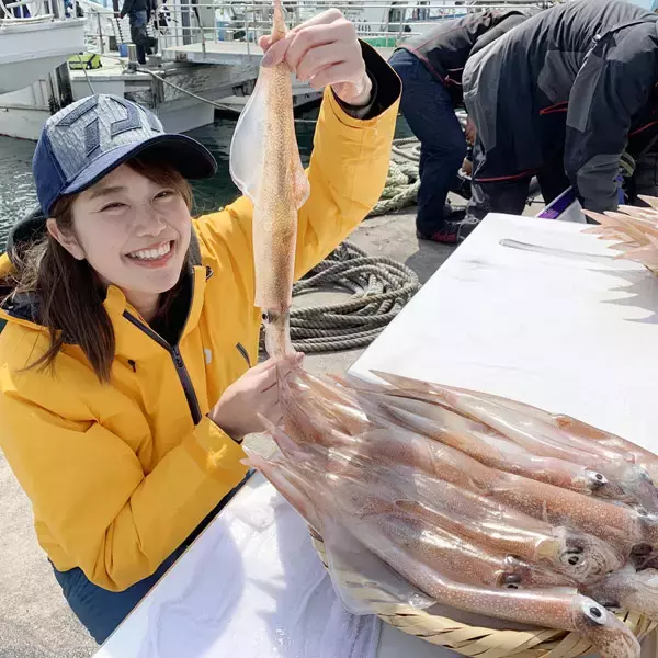 「大魔神・佐々木主浩さんとの大雨の釣行が、稲村亜美さんにとって釣りが好きになる転機に【我こそは太公望 人生を変えたこの一匹】」の画像