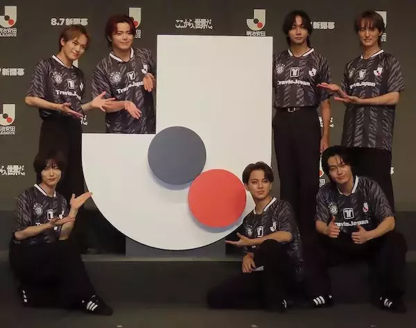 「世界的ダンスグループ」Travis Japanが国内で築いた“サッカー”というもう1つの看板