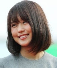 有村架純が公開した「ベッド写真」の意味深…何度も語っていた恋愛・結婚観から浮かび上がる33歳の胸中とは