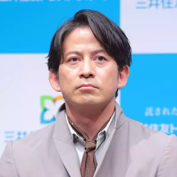 岡田准一が45歳でバラエティーMCに引っ張りだこ！ 妻・宮﨑あおいとの“不倫イメージ”はなぜ尾を引かない？