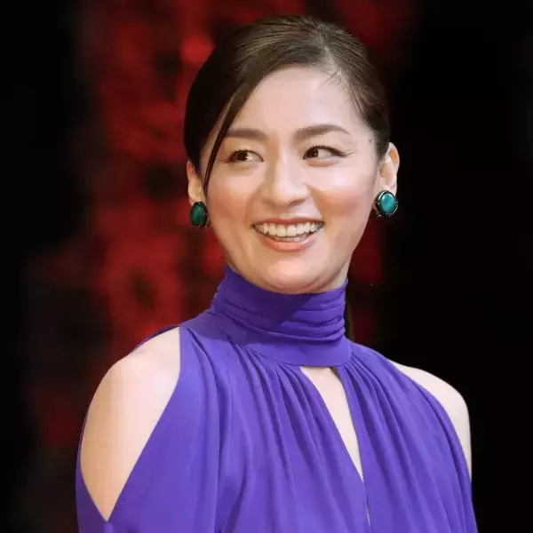 尾野真千子がNHK朝ドラ返り咲き！ 沖縄と東京を行き来する「女優」と「女将」二刀流ワンダフルライフ