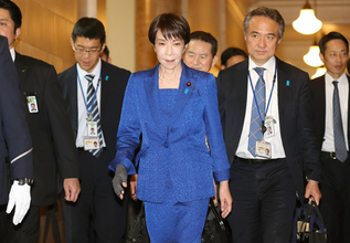 止まらない高市首相SNS発信に官邸総動員の実態…この週末は3日間で11連投も「ゴキブリ」投稿で大炎上