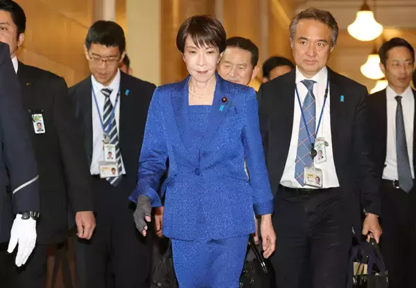 止まらない高市首相SNS発信に官邸総動員の実態…この週末は3日間で11連投も「ゴキブリ」投稿で大炎上