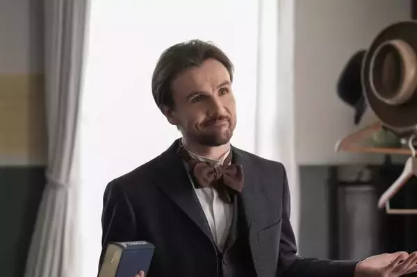 「【朝ドラ「ばけばけ」ウラの見所】これこれ！ 語学は“恋愛トーク”が一番でしょう。おトキはさっぱりのようだけど…」の画像