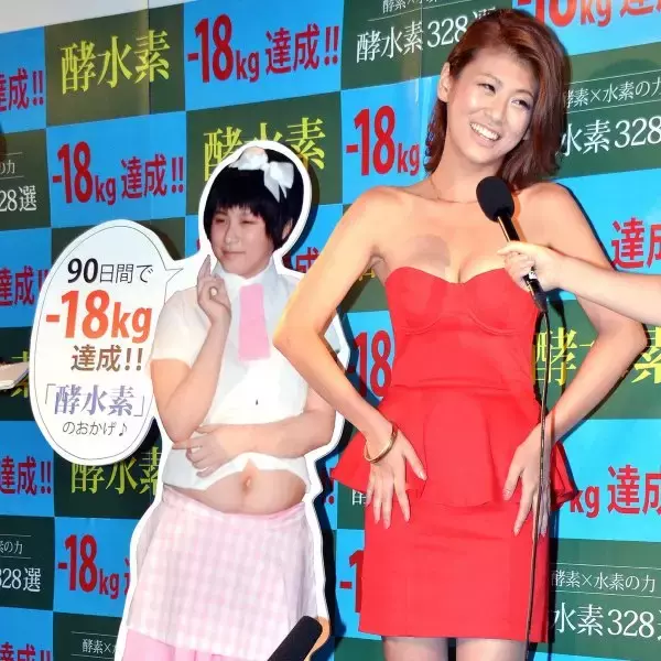 なぜかよく当たる？ 小阪由佳を洗脳した元タレント「人気占い師」の“ネタ元”