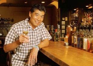 【髙嶋政宏インタビュー】デビューから10年後に父・忠夫と飲んだ思い出の一杯
