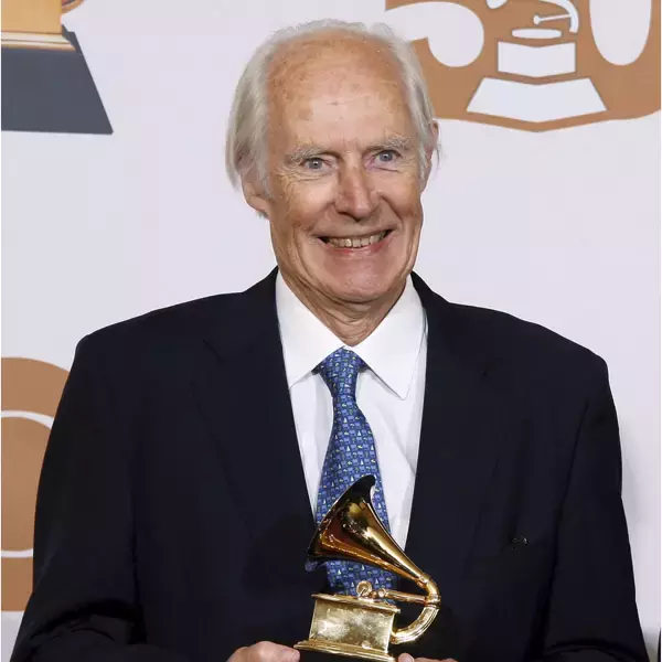 ジョージ・マーティンのレコード観とライブ観 彼の金言を知ればAIなんて怖くない【スージー鈴木のゼロからぜんぶ聴くビートルズ】#38