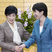 「総理に失礼だ！」と小池都知事が大炎上…高市首相“45度お辞儀”に“5度の会釈”で対応したワケ