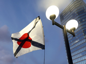 バツ印「日の丸」に批判殺到でも逮捕できない？ 廃止一択“無理筋立法”国旗損壊罪法の限界露呈