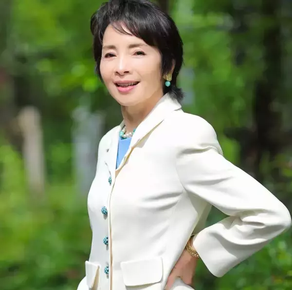 由美かおる熱愛報道と「シニアのアイドル」宣言…ミニスカ75歳の“同棲時代”が意味するもの