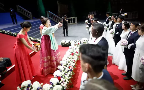 「高市自民も震撼！ 韓国では旧統一教会が“丸裸”に…マザームーンこと韓鶴子被告の横領疑惑に強制捜査のメス」の画像