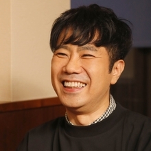 藤井隆54歳が芸能界で愛され続ける必然 「ナンダカンダ」再評価と夫婦円満を生んだ“気遣い力”